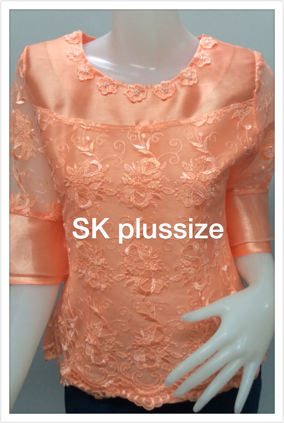เสื้อผ้าไหมแต่งลูกไม้บุหงา สีส้ม แขน 3 ส่วน รอบอก 36 นิ้ว