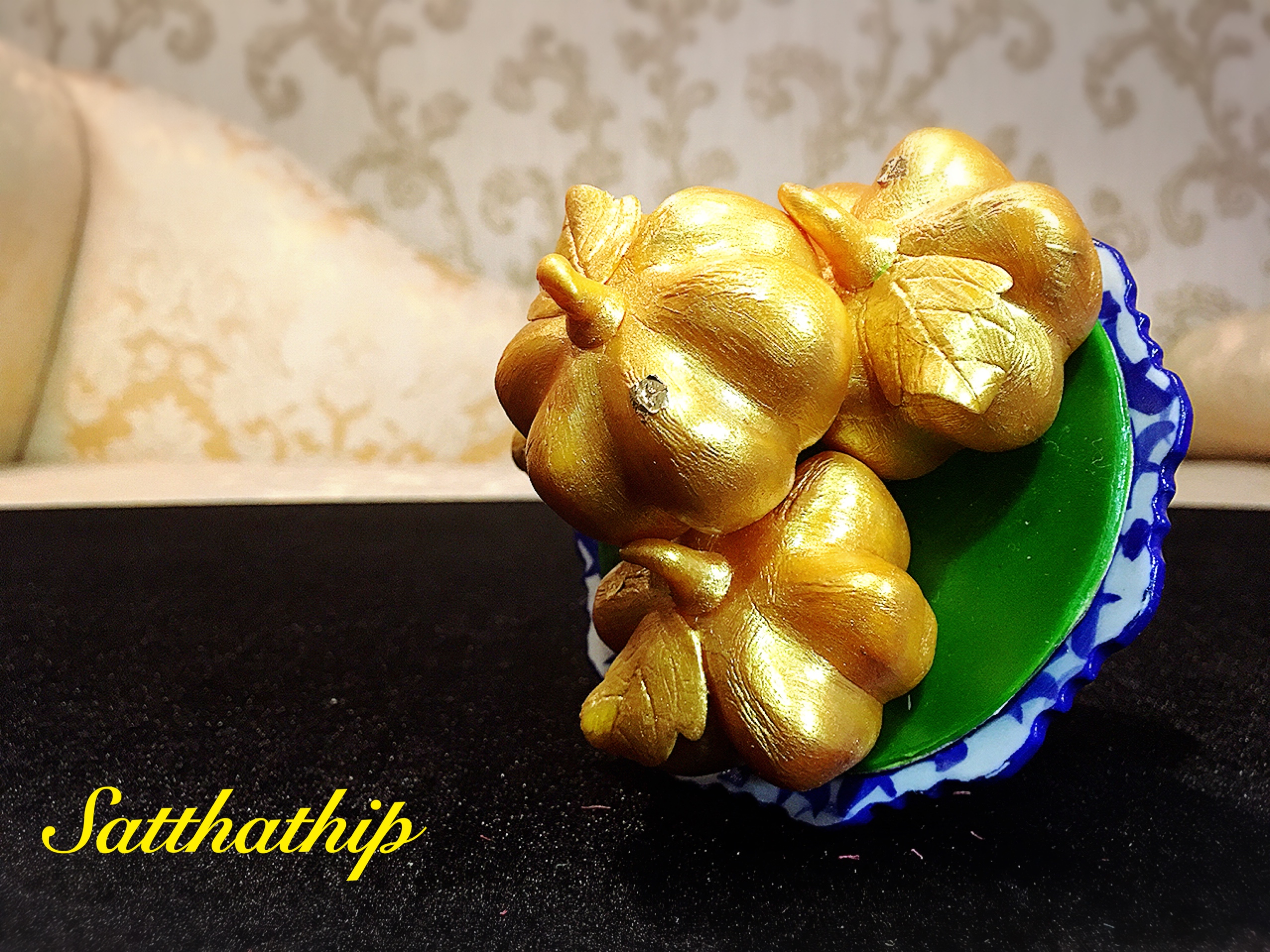 พานฟักทอง ประดิษฐ์จากดิน - ฟักเงิน, ฟักทอง - ผลไม้มงคล