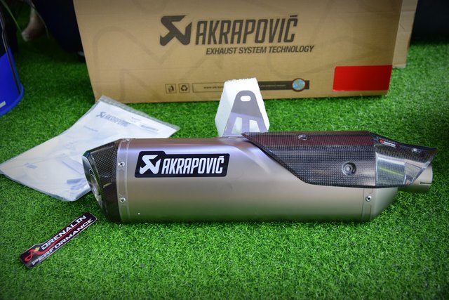 ท่อ Akrapovic สำหรับ Tiger 900 2020+ (For Exhibition only)