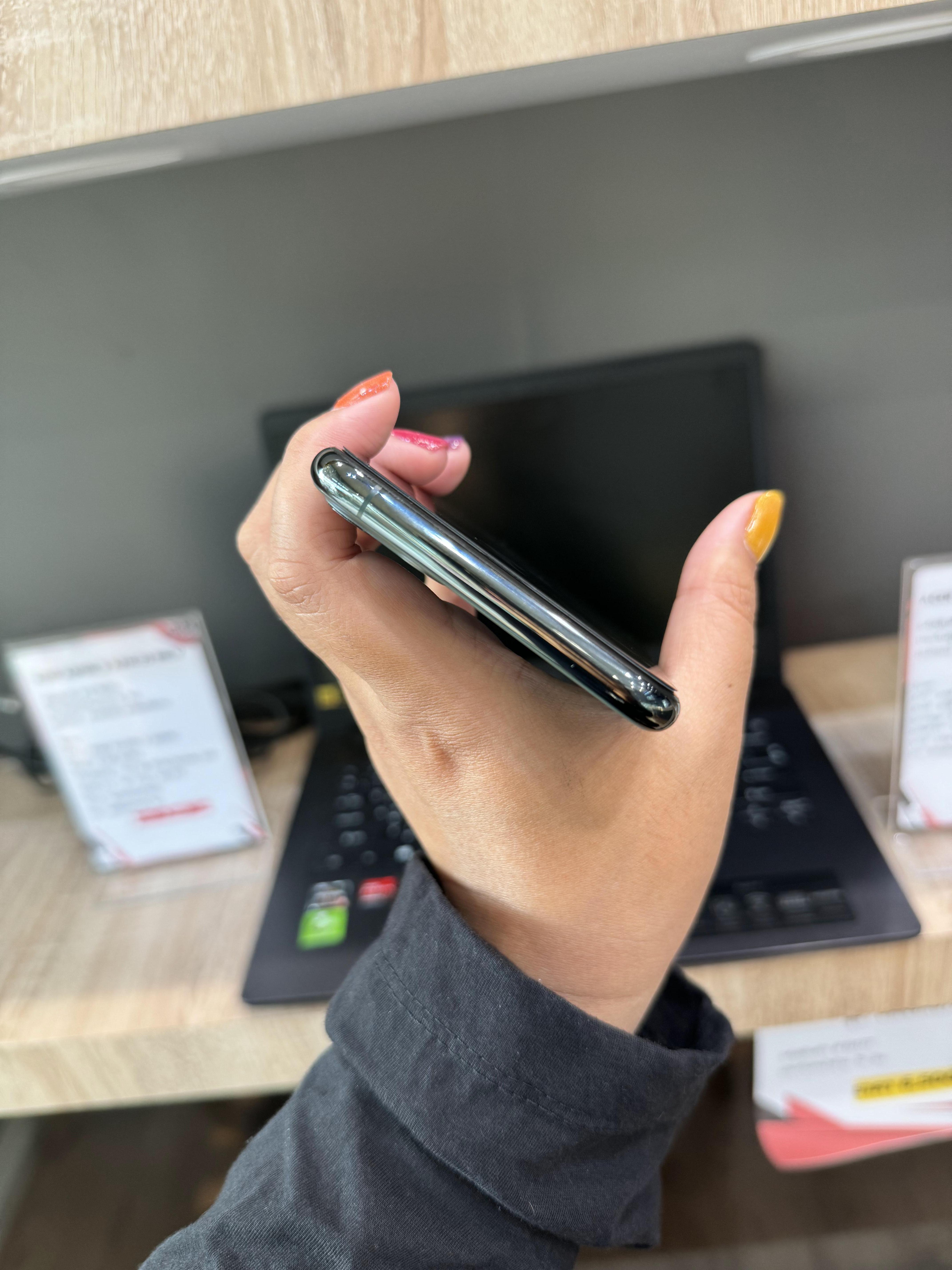 iPhone 11 Pro Max 64GB สี Midnight Green