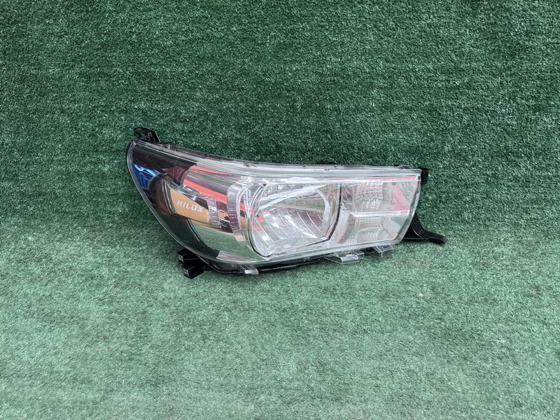 ไฟหน้า R (AD) Toyota Revo 2015-2019