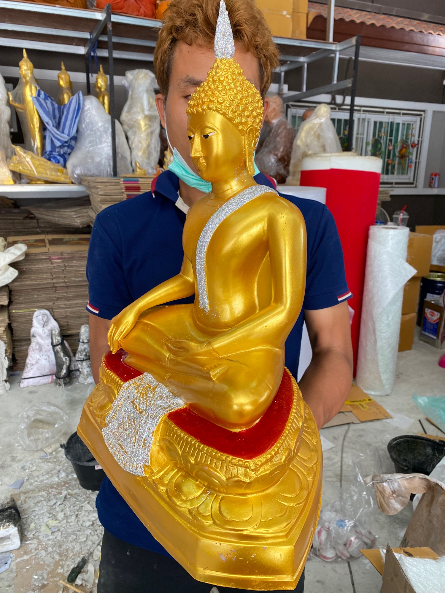 พระปางสะดุ้งมาร เป็นพระประธานได้ กว้าง 15นิ้วครึ่ง สูง21นิ้ว