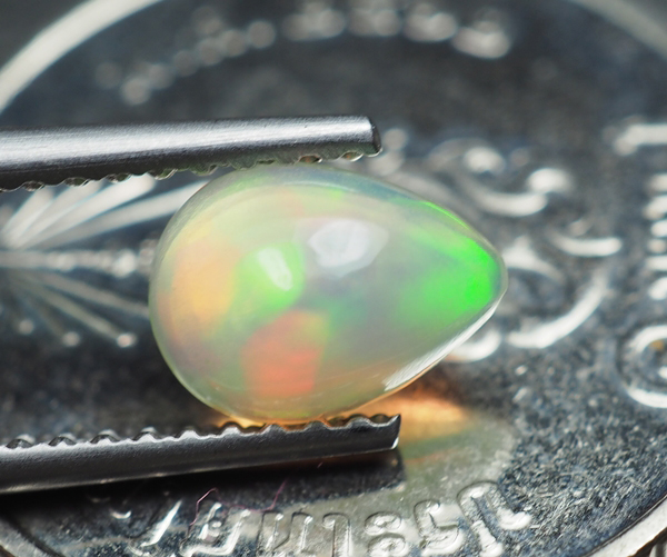 โอปอหลากสี (Multi Opal) 0.50 กะรัต