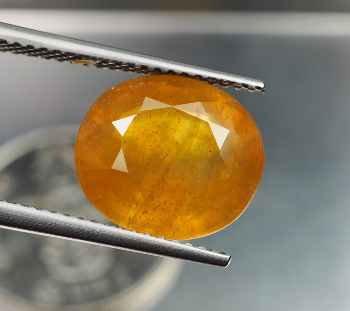บุษราคัมอัฟริกาสีเหลืองส้ม (Sapphire) 7.50 กะรัต