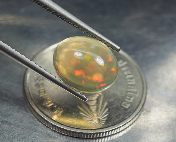 โอปอหลากสี (Multi Opal) 1.77 กะรัต