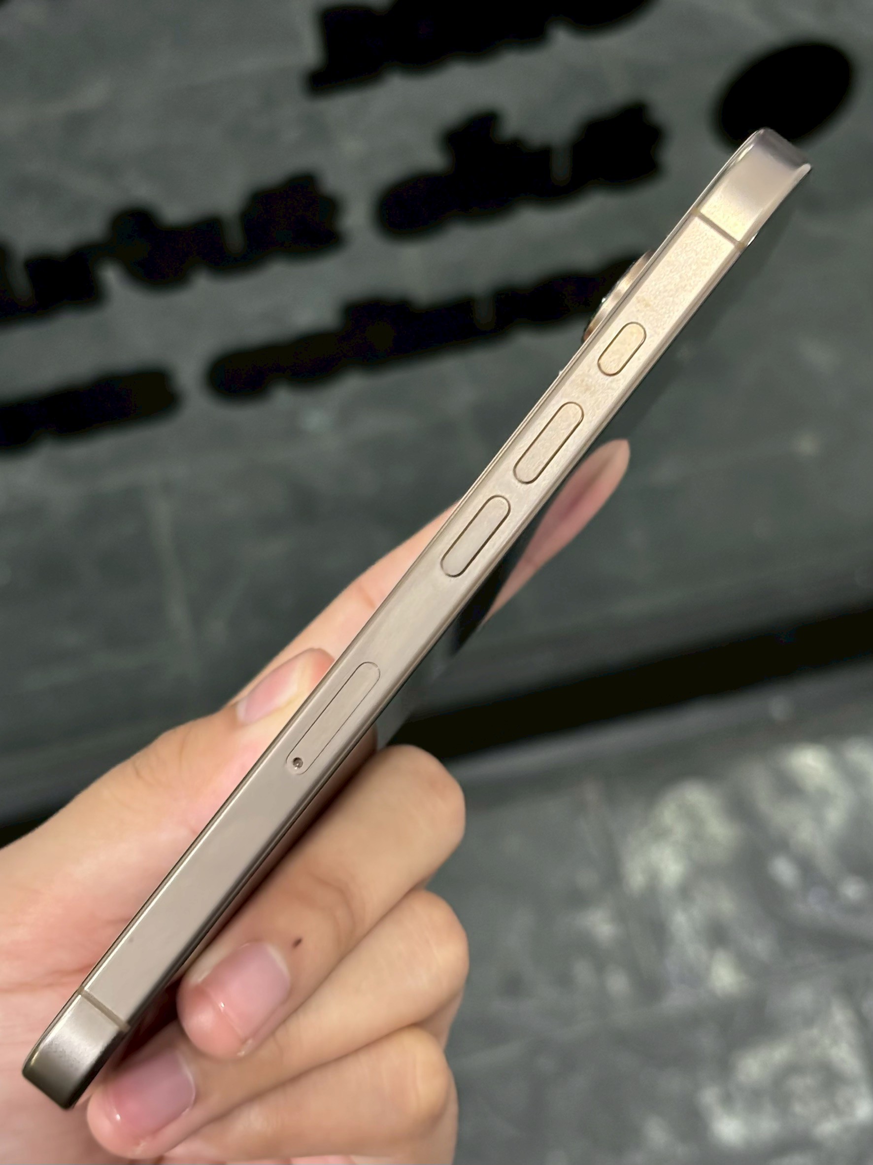 iPhone 16 Pro 256GB Desert Titanium