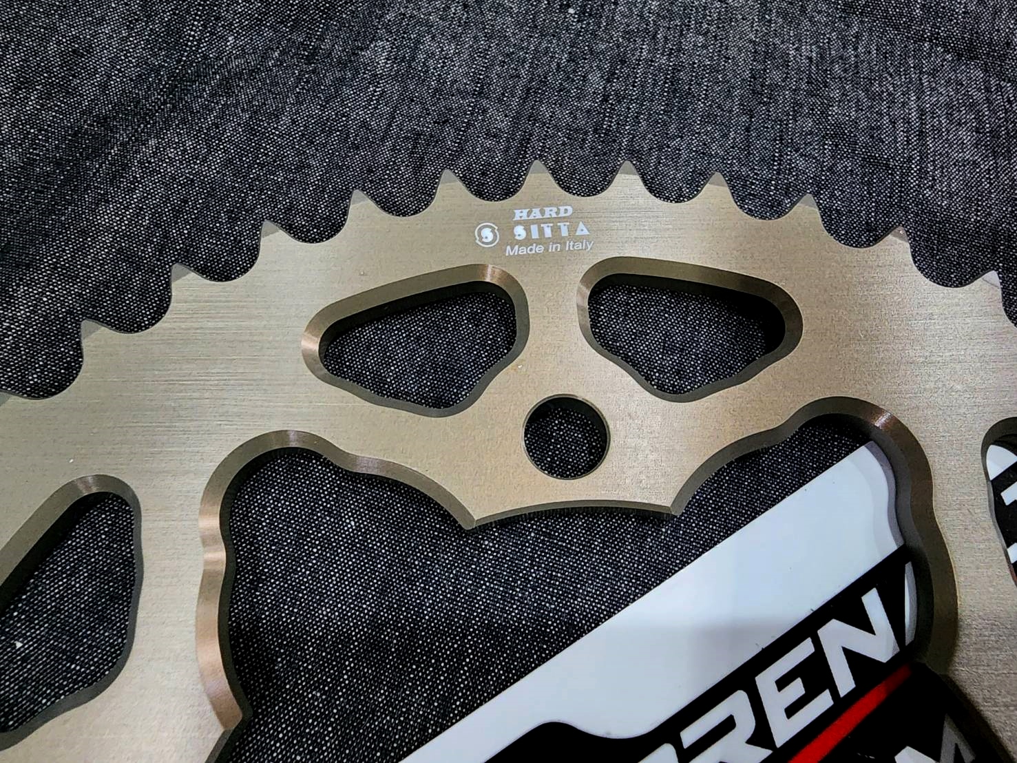 สเตอร์หลัง Sitta จาก Italy สำหรับ s1000RR 2011-2018 ขนาด 525/45