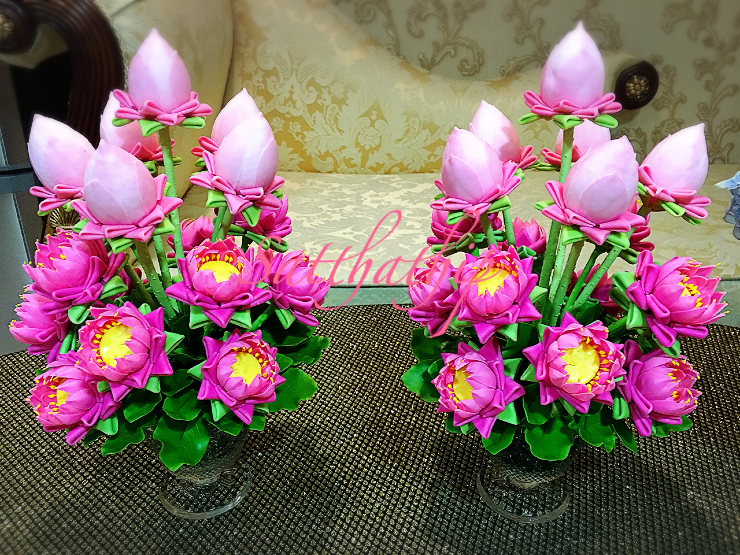 พานดอกบัว - ดอกบัวประดิษฐ์ - แจกันดอกบัวพับ (ข้างละ 18 ดอก) ประดิษฐ์จากดิน - Lotus Flower