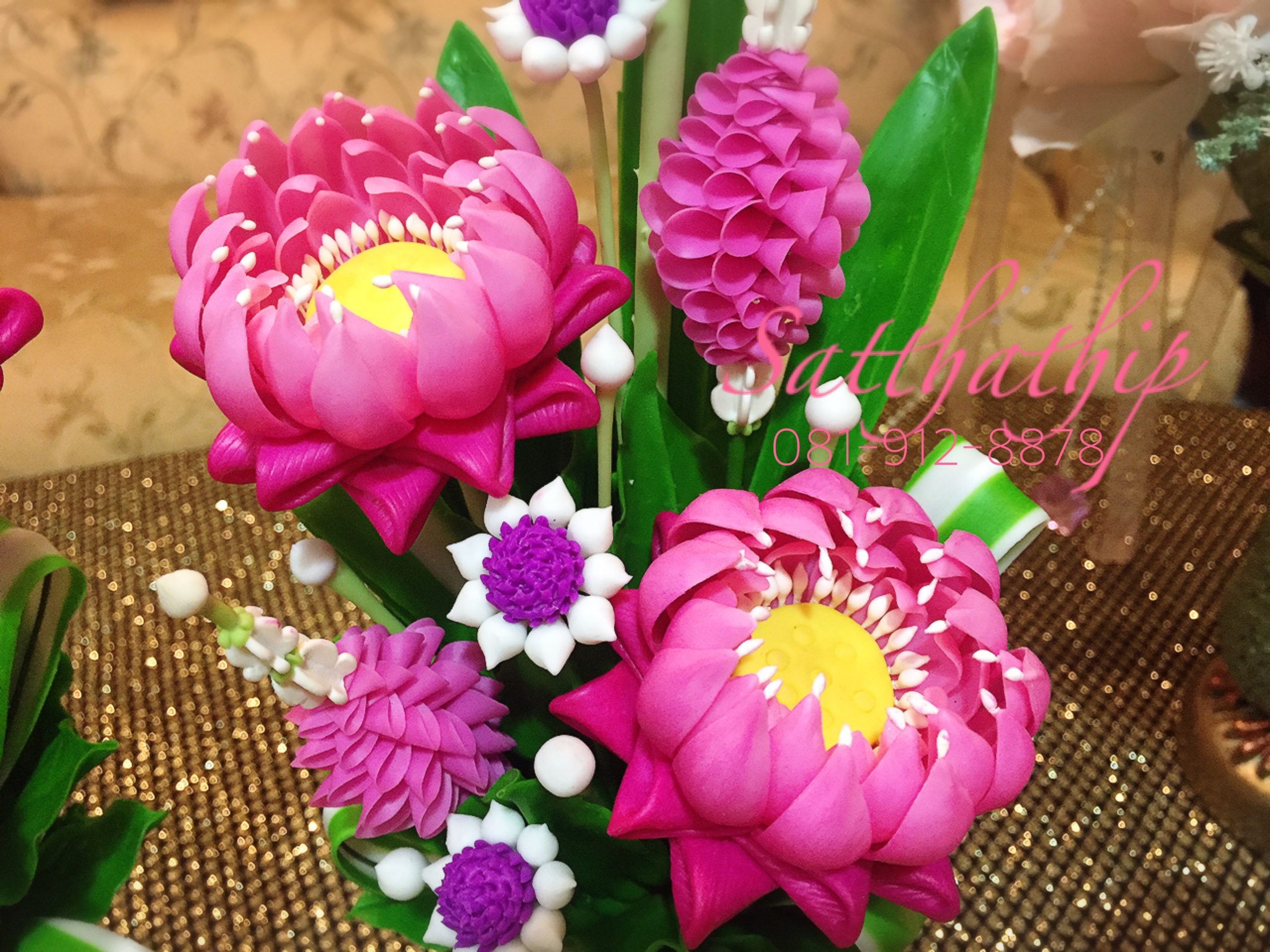 แจกันดอกบัว - ดอกบัวประดิษฐ์ - แจกันดอกบัวพับสีชมพูอมม่วง (ข้างละ 3 ดอก) ประดิษฐ์จากดิน - แจกันดอกบัวประดิษฐ์ - Lotus Flower