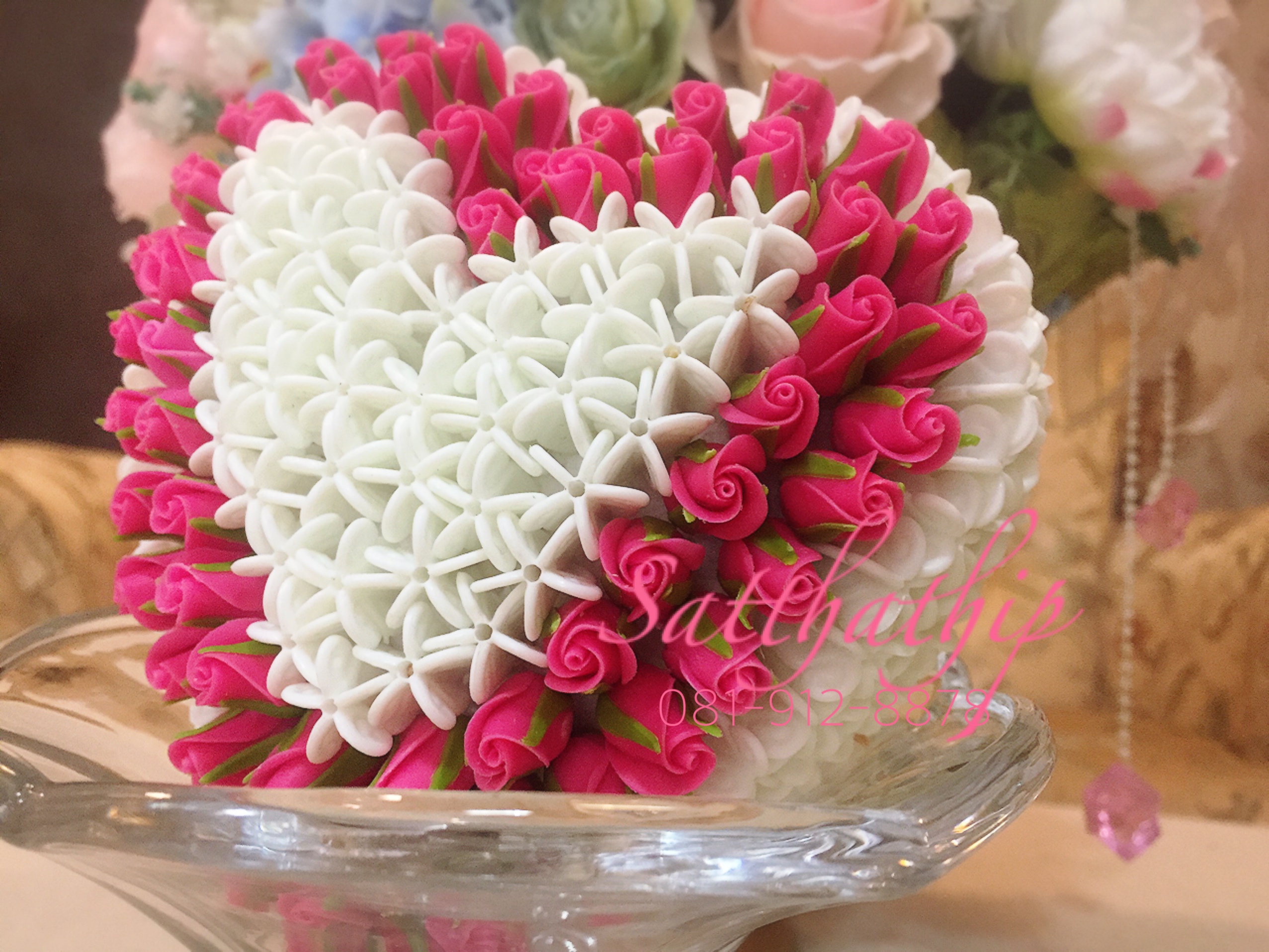 หัวใจดอกรักประดิษฐ์ (ปักดอกกุหลาบ ประดิษฐ์จากดิน)/ พานรับน้ำสังข์รูปหัวใจ/ พานรองแหวนหมั้น – ของชำร่วยงานแต่งงาน - Wedding souvenirs