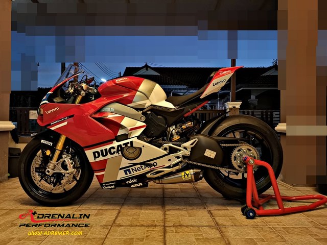 ท่อ Arrow สลิปออน สำหรับ Street Fighter V4 (For Exhibition only)