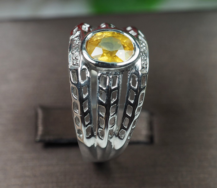 แหวนพลอยบุษราคัมแบบเรียบสวย