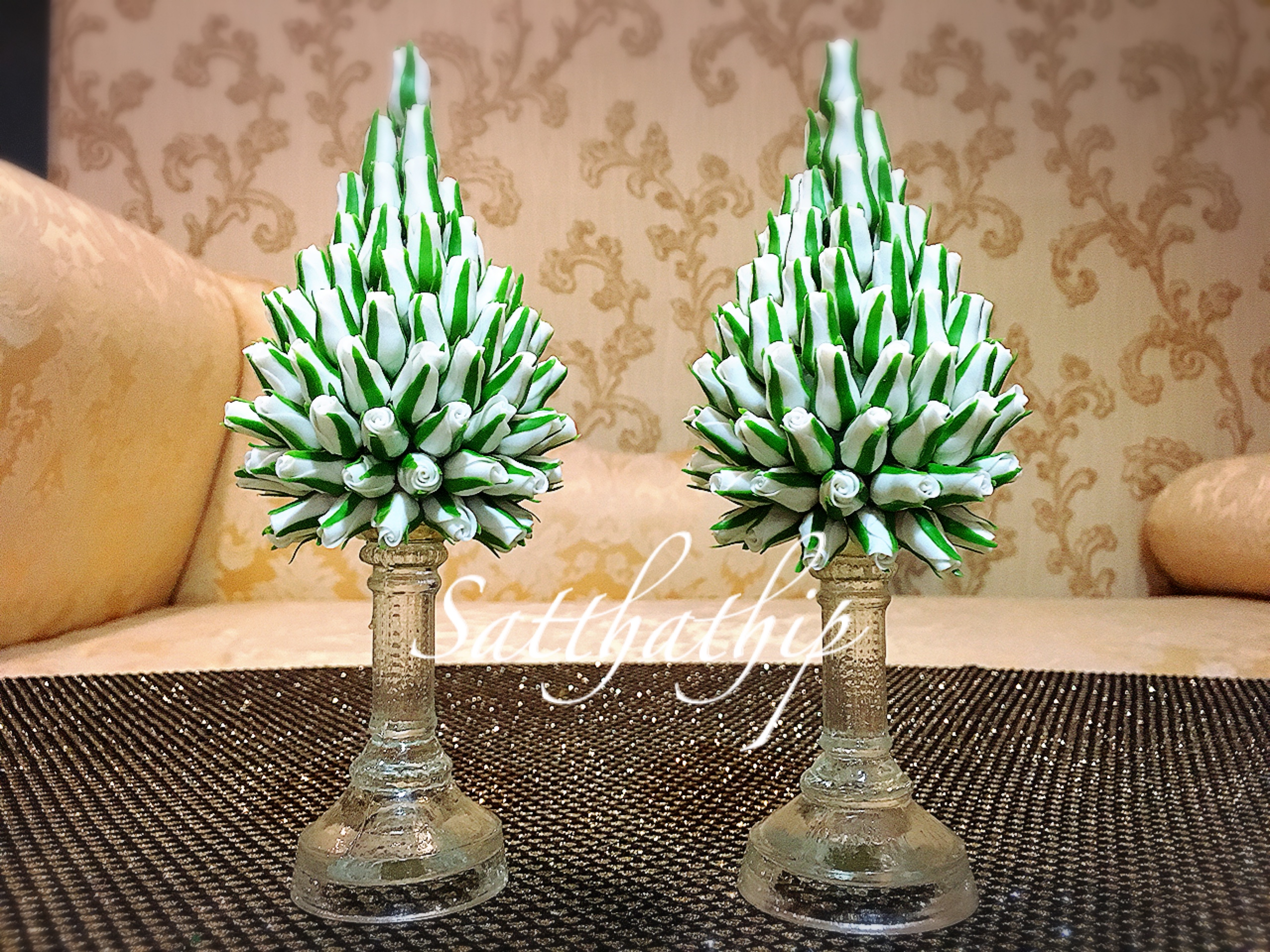 พานพุ่มดอกกุหลาบ ประดิษฐ์จากดิน [3 นิ้ว 1,250 บาท/คู่]