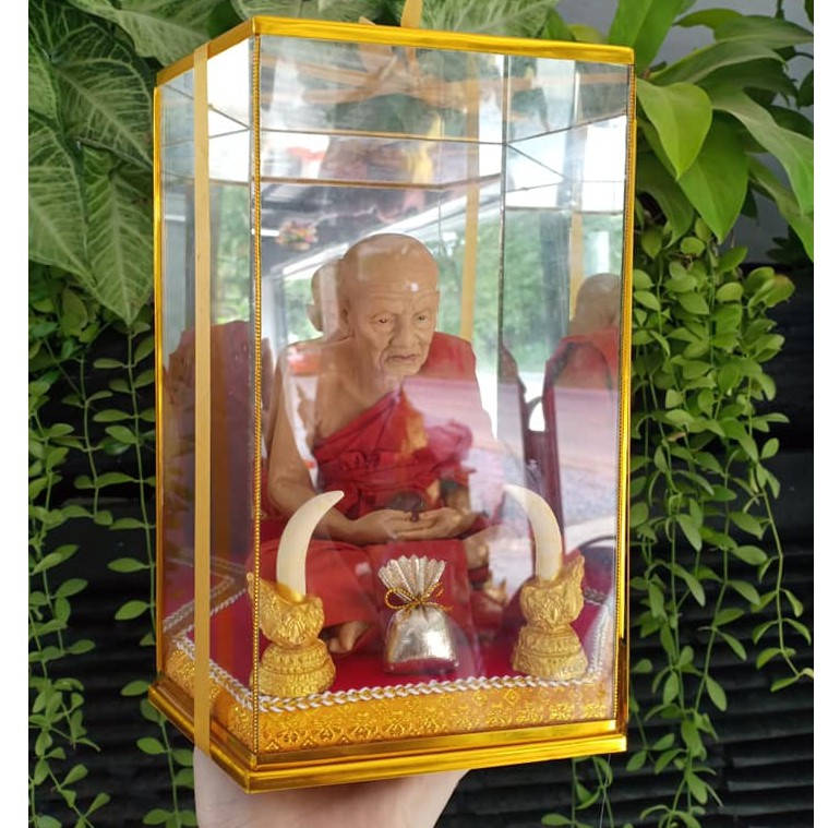 พระเกจิพร้อมตู้ ของขวัญ ของที่ระลึก องค์พระด้านในหน้าตัก5นิ้ว