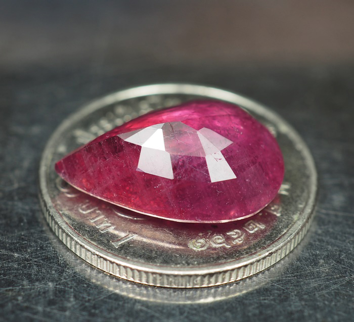 พลอยทับทิม (Ruby) 8.20 กะรัตสีชมพูอมม่วง