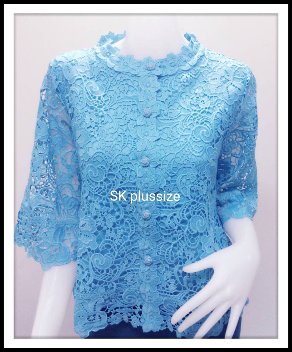 เสื้อลูกไม้คอตั้ง สีฟ้า แขน 3 ส่วน รอบอก 40 นิ้ว