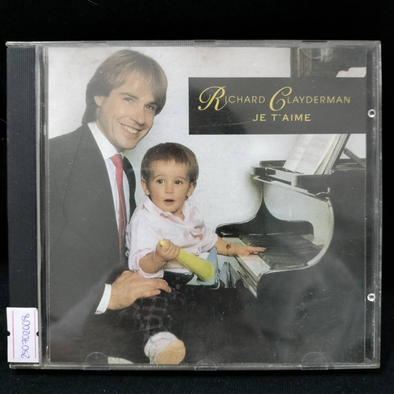Richard Clayderman – JE T'AIME / ไม่ระบุ / ปกในมีจุดเหลือง / มีรอยบ้าง