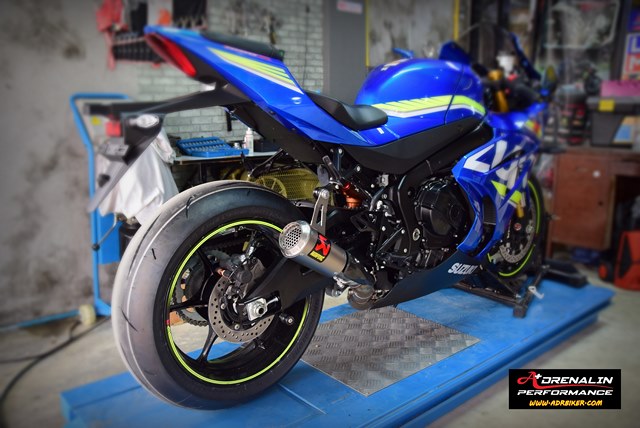 ท่อ Akrapovic Slip-On GP titanium สำหรับ GSX-R1000 2017+ (For Exhibition only)
