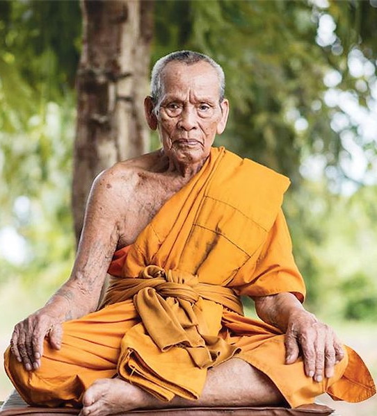 หัวเลสหลวงพ่อพัฒน์วัดห้วยด้วนรุ่นวัดสร้างขนาด 4 บาทเนื้ออัลปากาลงยาแดงมีโค้ดและหมายเลข86