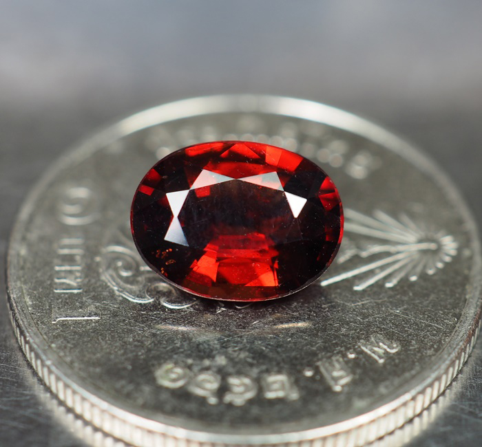 พลอยโกเมน (Garnet) 1.87 กะรัตแดงสวย