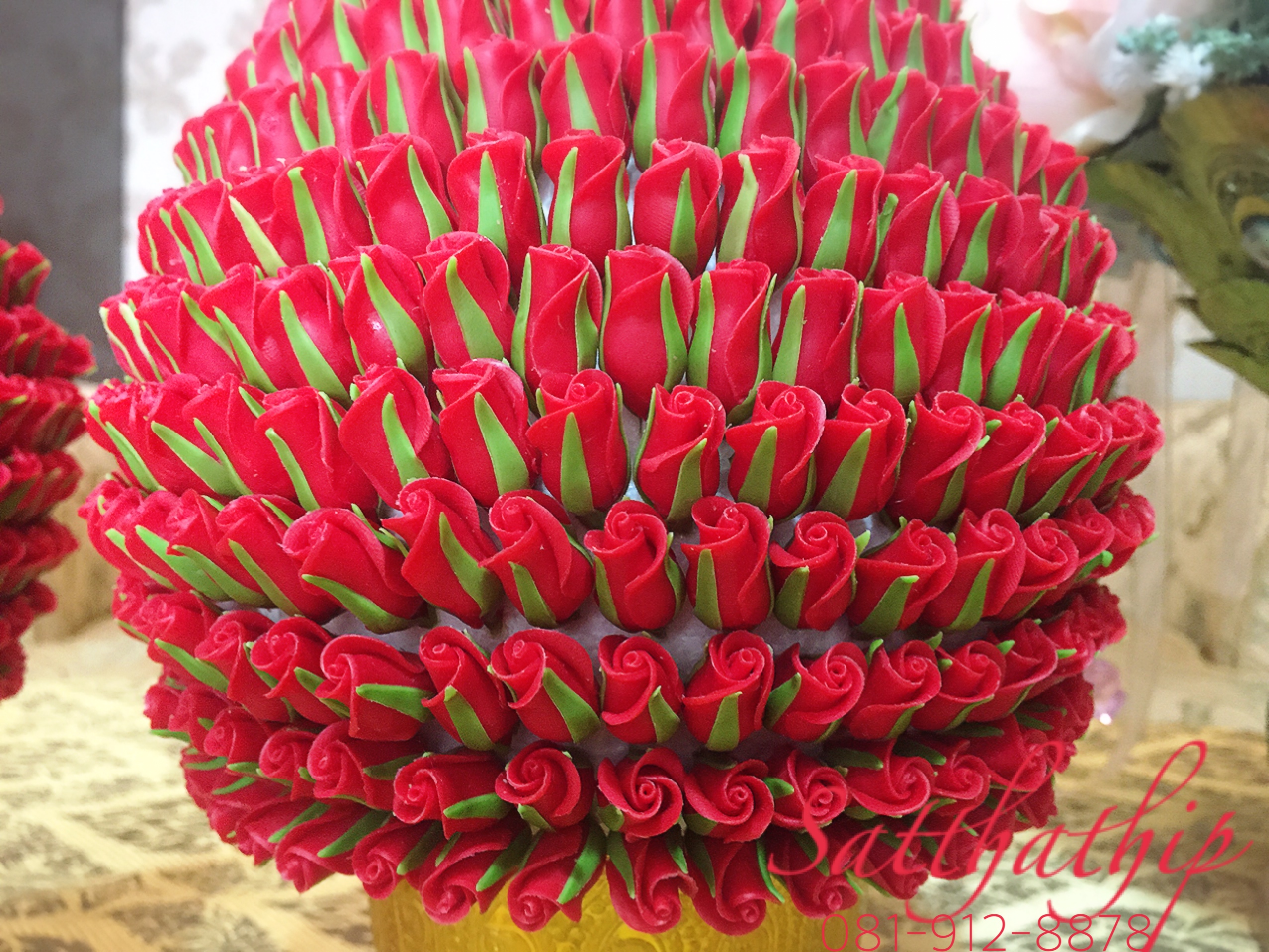 พานพุ่มกุหลาบ ประดิษฐ์จากดิน [7.5 นิ้ว 3,500 บาท/คู่]