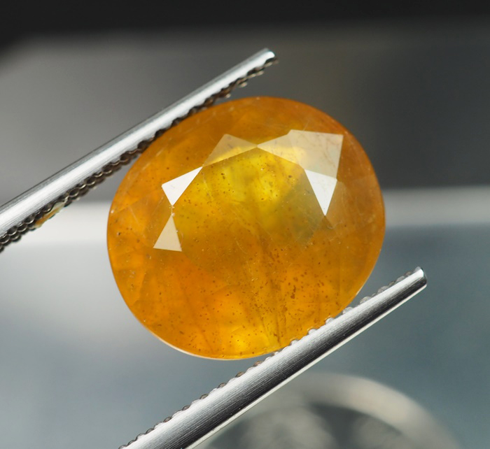 บุษราคัมอัฟริกาสีเหลืองส้ม (Sapphire) 7.50 กะรัต
