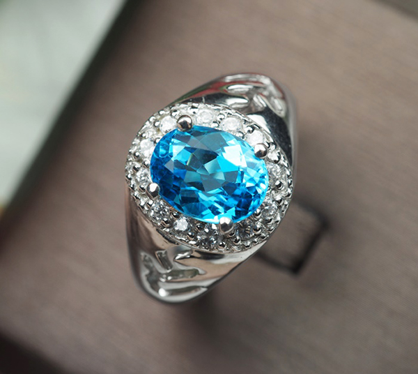 แหวนพลอยแท้โทปาสสีฟ้าสดใส 3 กะรัต