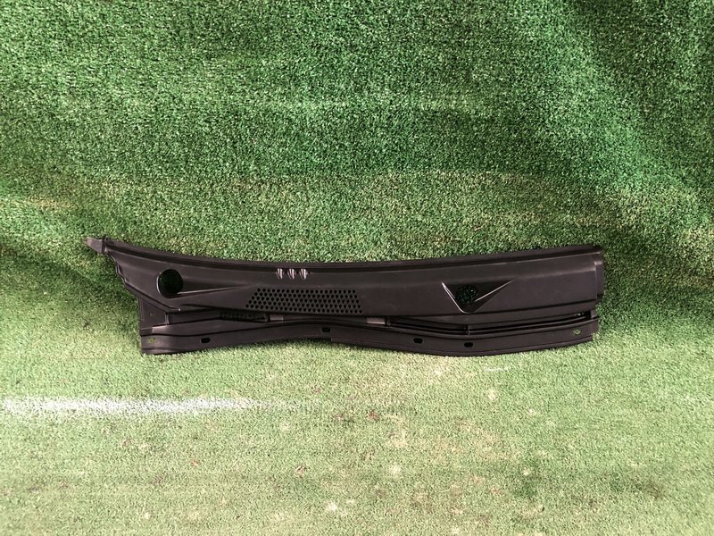 แผงคอจิ้งหรีด RH Mitsubishi Pajero/Triton