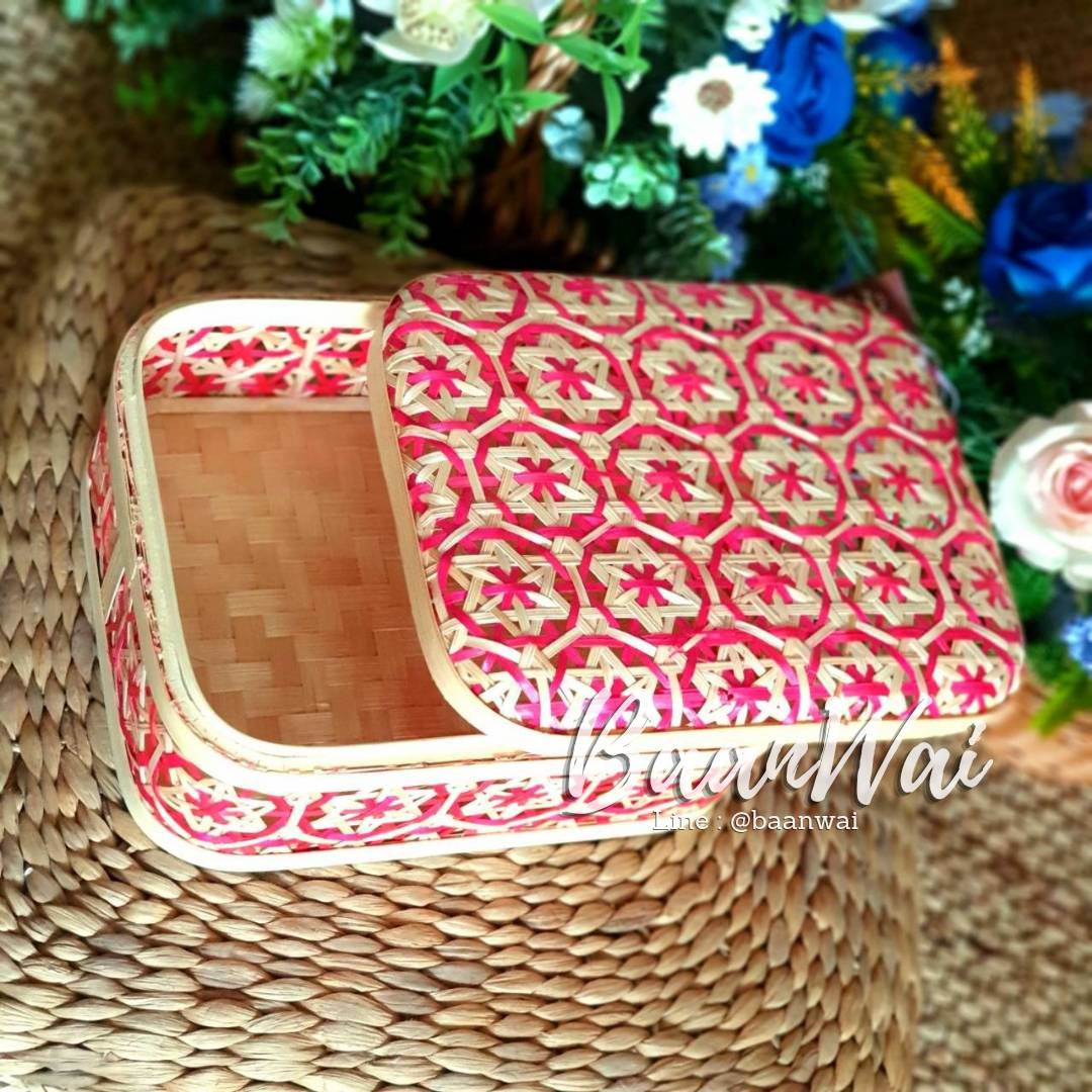 กล่องไม้ไผ่ ลายพิกุล ขนาด 20*25*8 cm