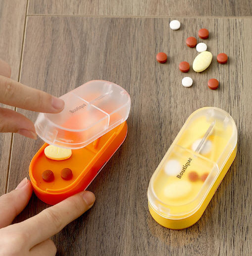 กล่องใส่ยาพร้อมที่ตัดยา,กล่องตัดยา,ที่ตัดเม็ดยา,ที่ตัดยา,มีดหั่นยา