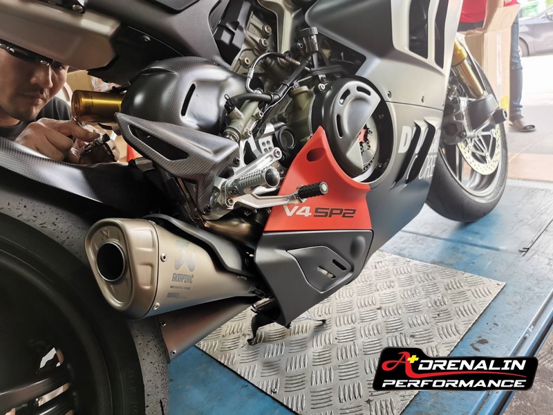 ท่อ Akrapovic full system สำหรับ Panigale V4 (For Exhibition only)