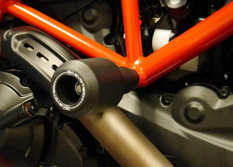 Evotech กันล้มกลาง (Crash Bobbins) สำหรับ HyperMotard 950 19+