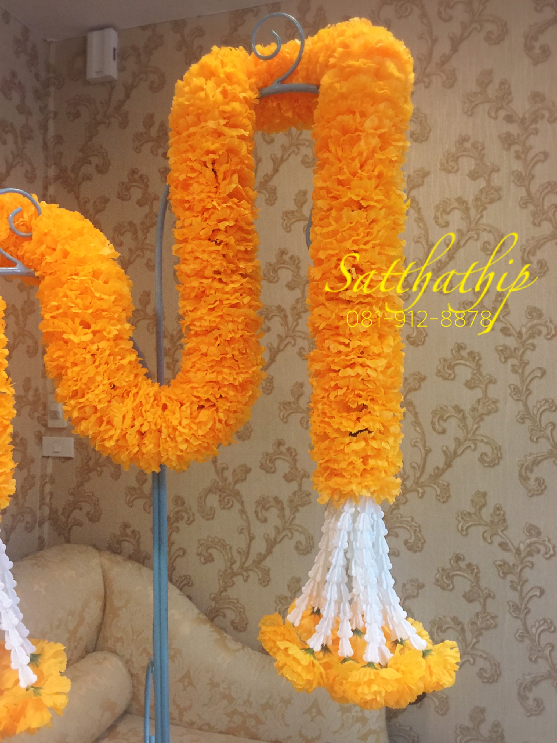 พวงมาลัยผ้าสองชาย [แบบตัดก้านดอกร้อยแน่น 450 บาท/เมตร]