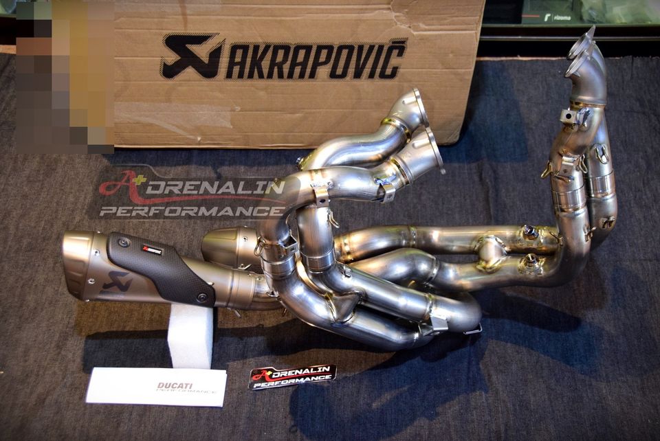 ท่อ Akrapovic full system สำหรับ Street fighter V4 (For Exhibition only)