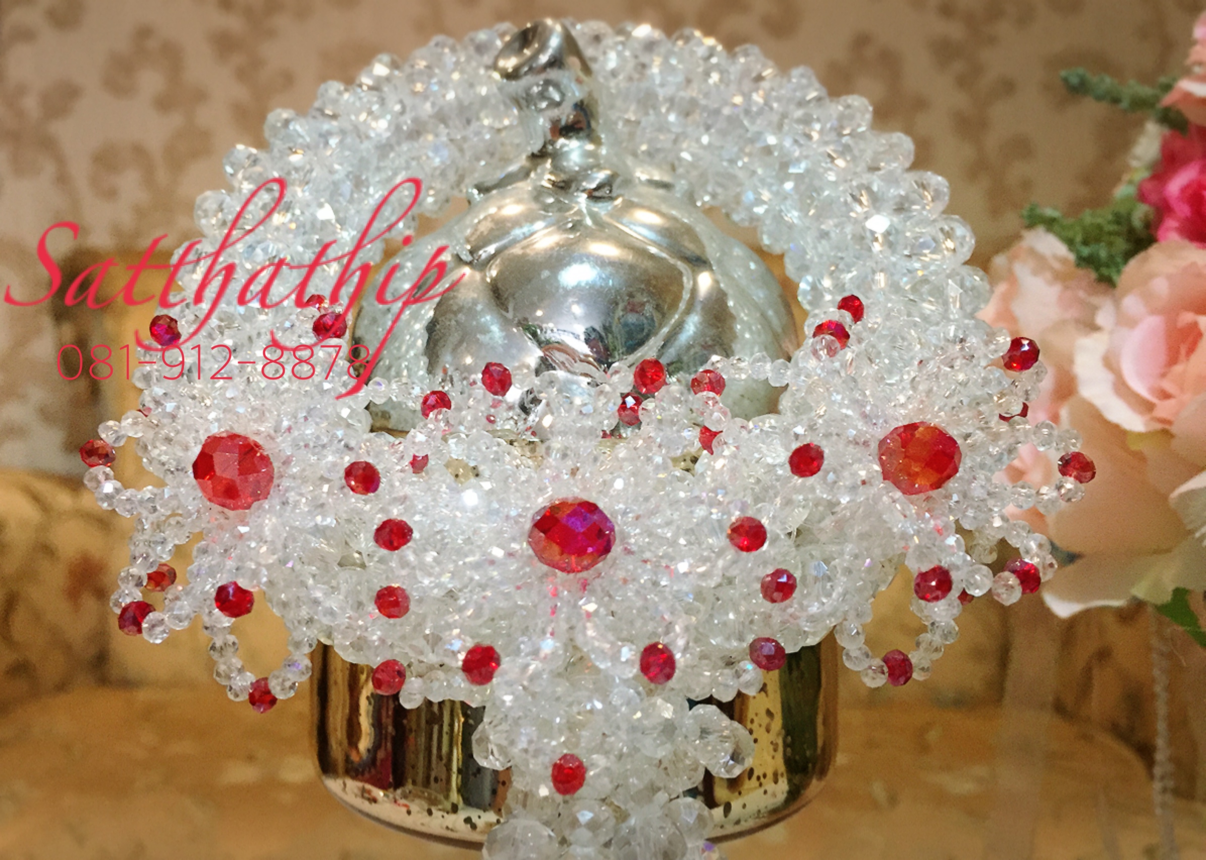 พวงมาลัยคริสตัล ยกดอก สีโทนขาว แดง - Crystal Garland