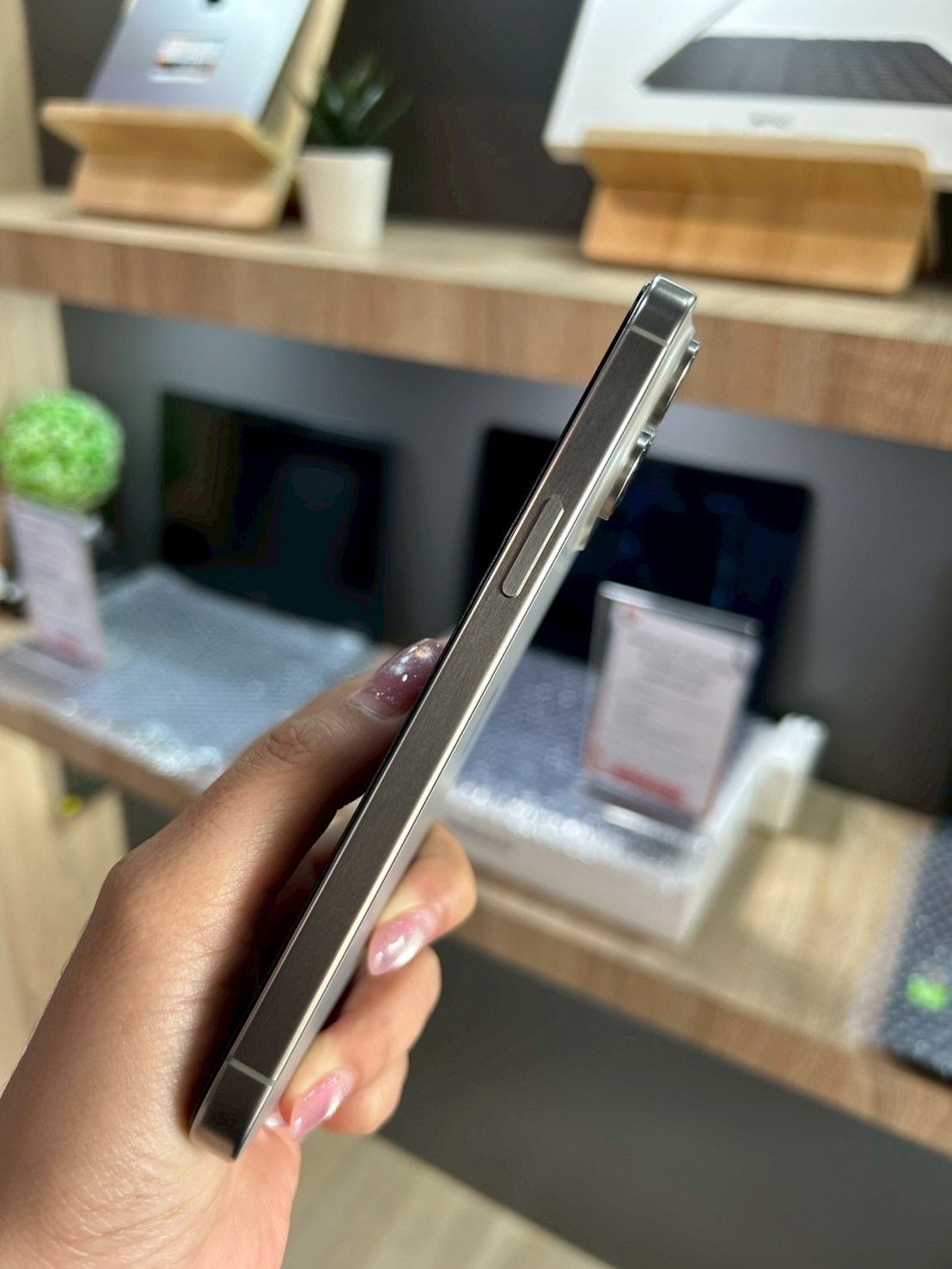 iPhone 15 Pro Max 1TB Natural Titanium