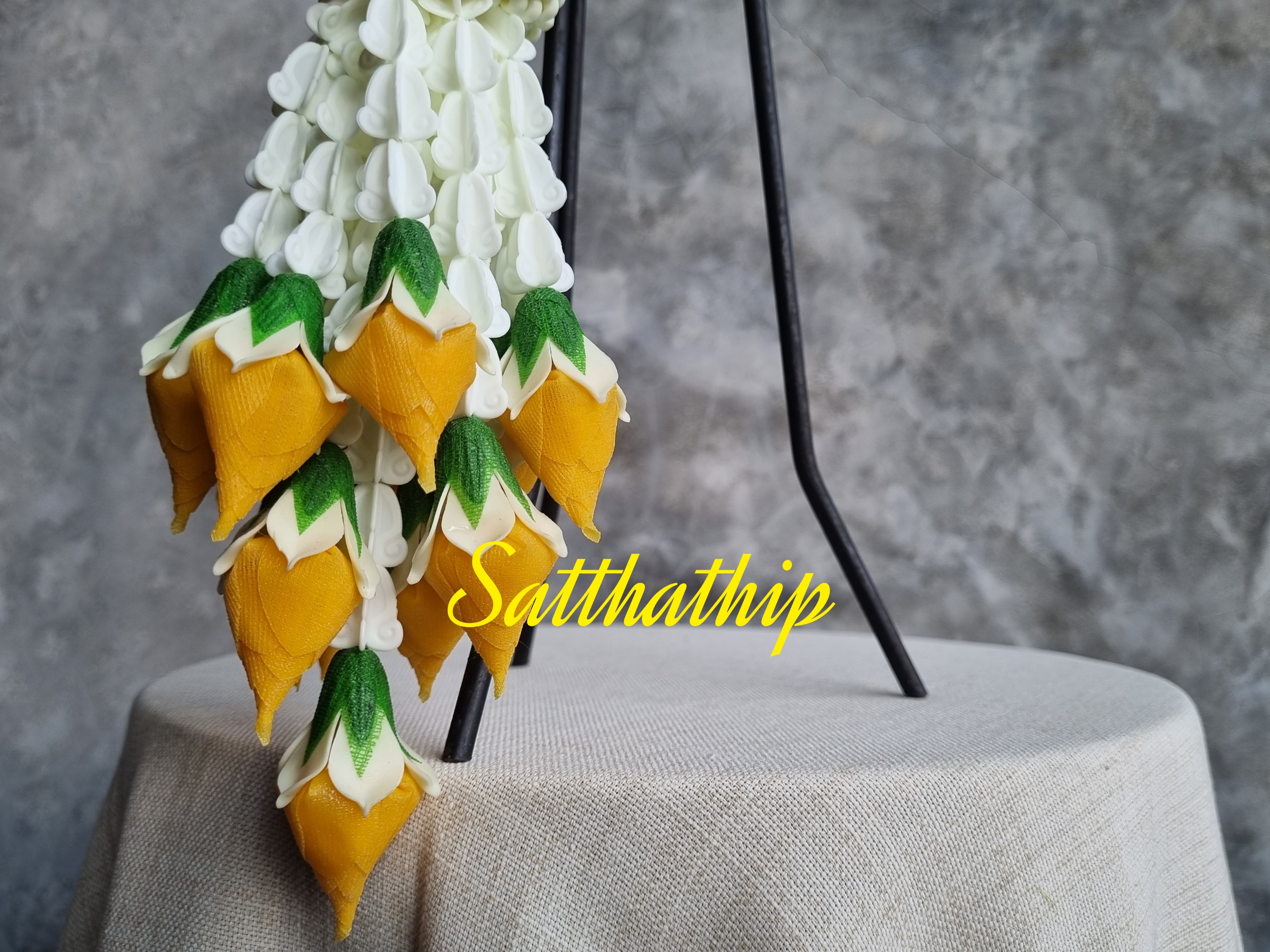 พวงมาลัยดอกรัก - พวงมาลัยดอกรักเกลียว - พวงมาลัยดอกรักเกลียวประดิษฐ์