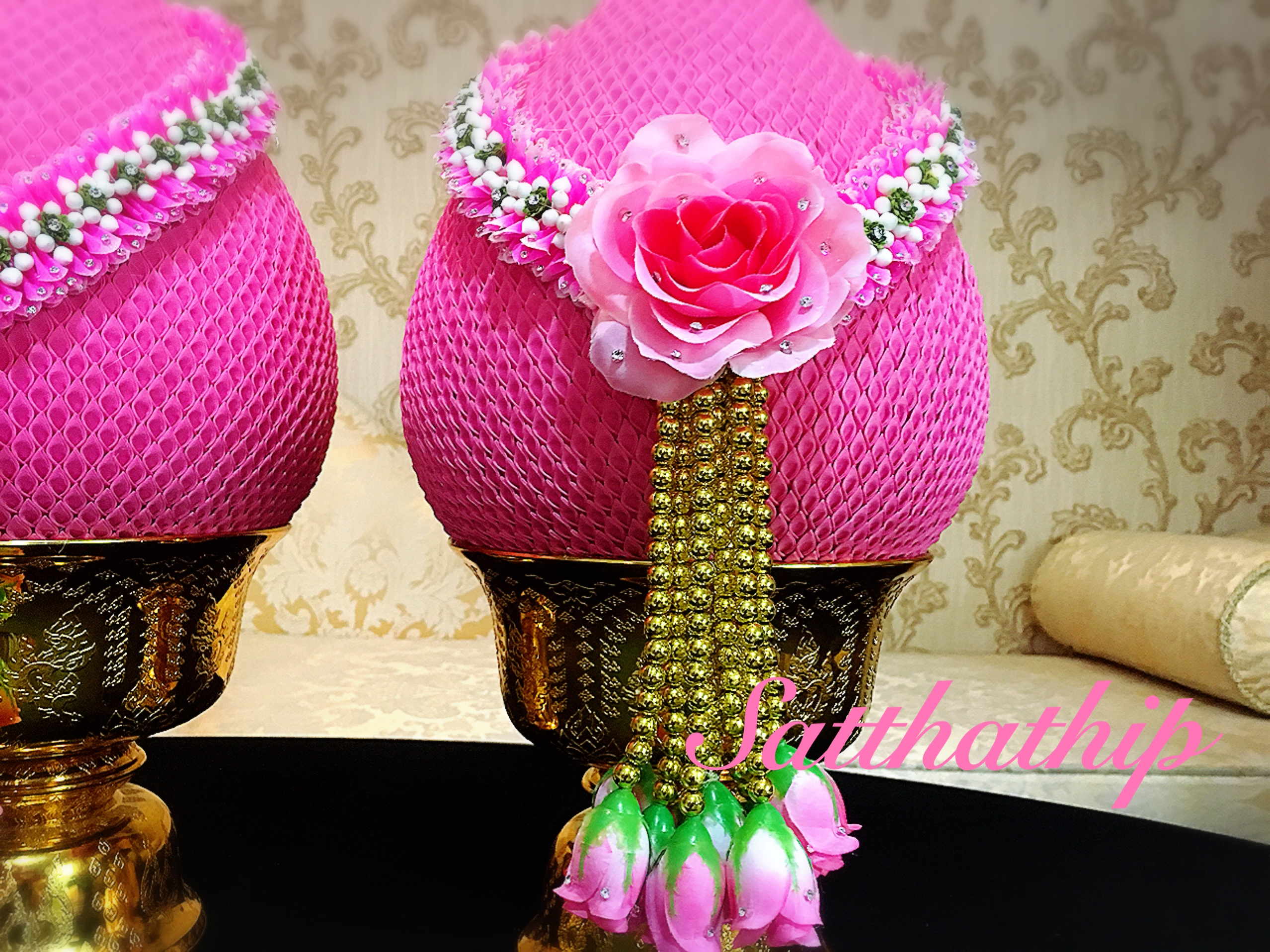 พานพุ่มผ้า สีชมพู ประดับคริสตัล - พานพุ่ม สีชมพู ประดับคริสตัล - พานพุ่มสักการะ สีชมพู ประดับคริสตัล - Phan bush