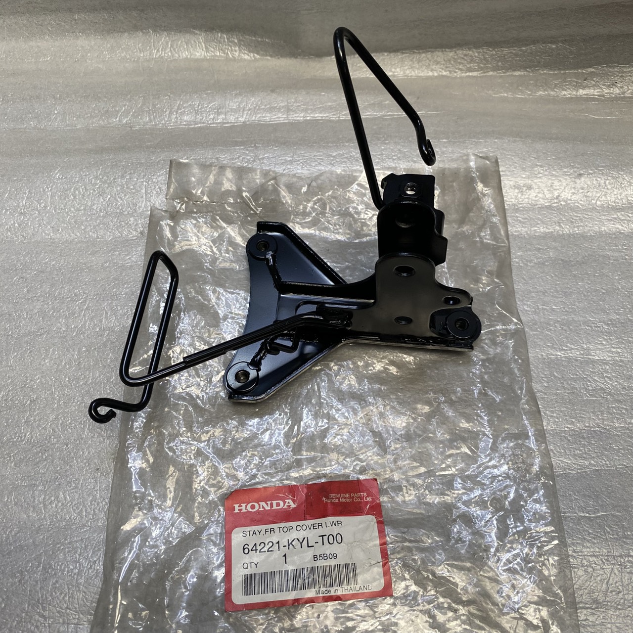 64221-KYL-T00 ขายึดฝาครอบไฟหน้า WAVE125I NF125MC(C) อะไหล่แท้ HONDA