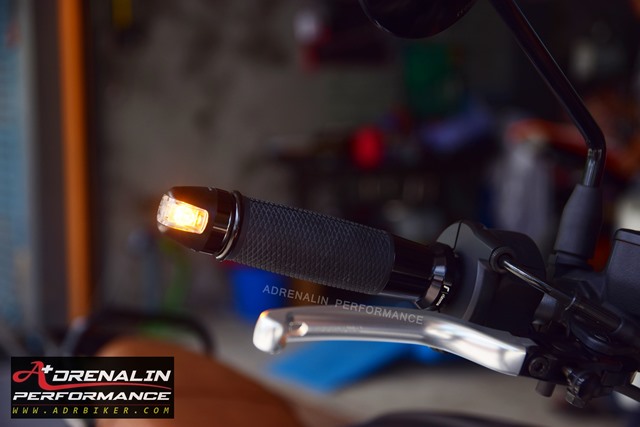 Rizoma ปลอกแฮนด์ รุ่น Urlo ทรงอวบ แน่นเต็มมือ สำหรับ Panigale V4 คันเร่งไฟฟ้า ตรงรุ่น