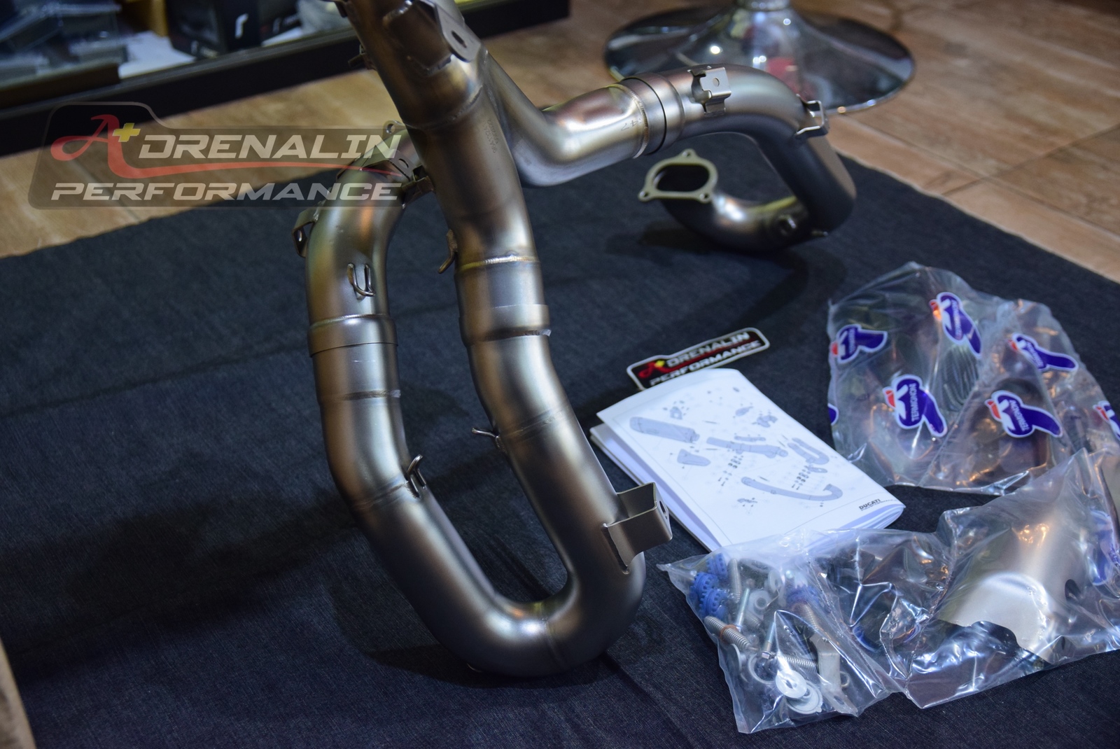 ท่อ termignoni full system ออกข้างเดียว สำหรับ hyper 950 (For Exhibition only)