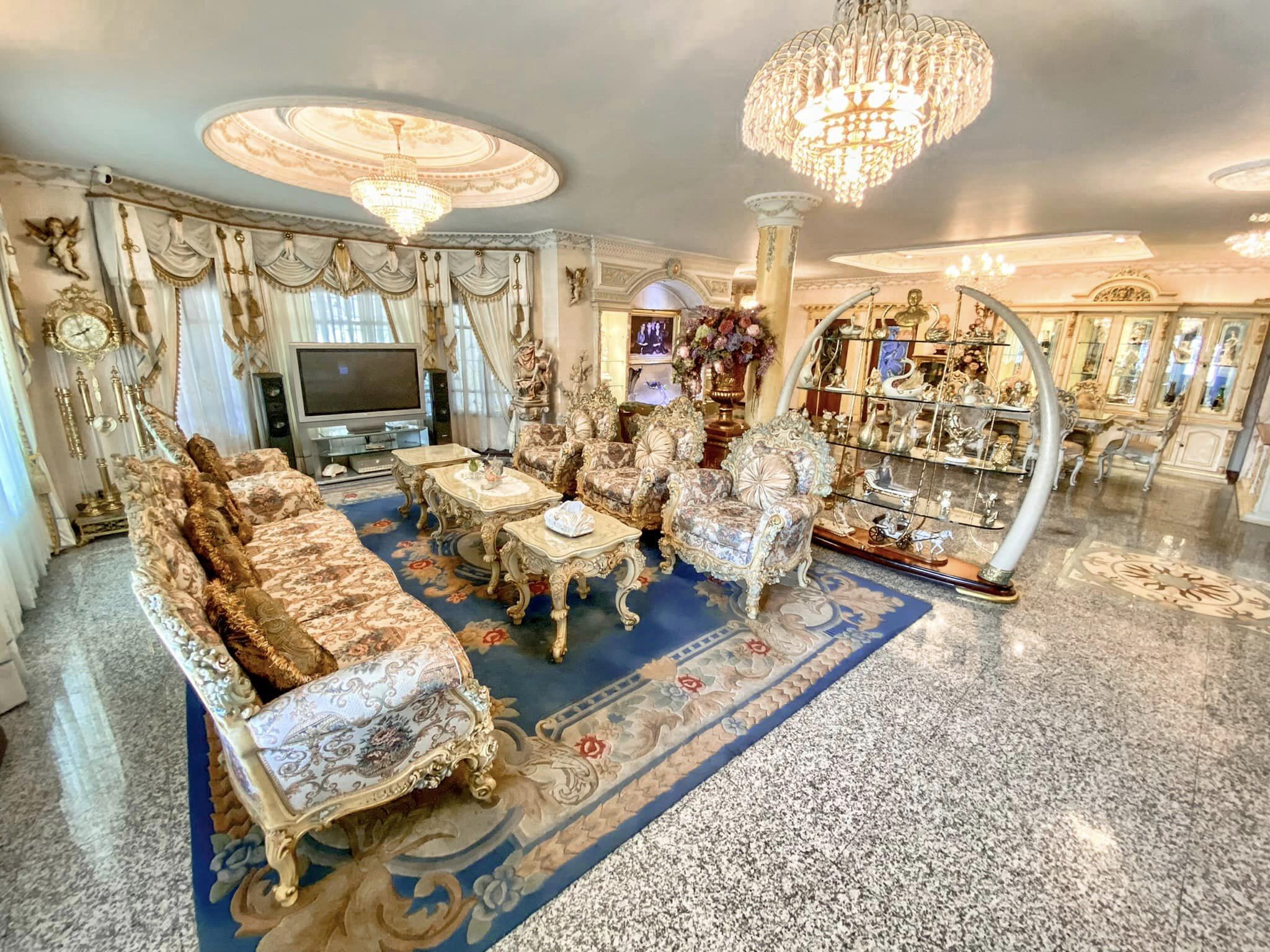 Luxury House Selling / Rent