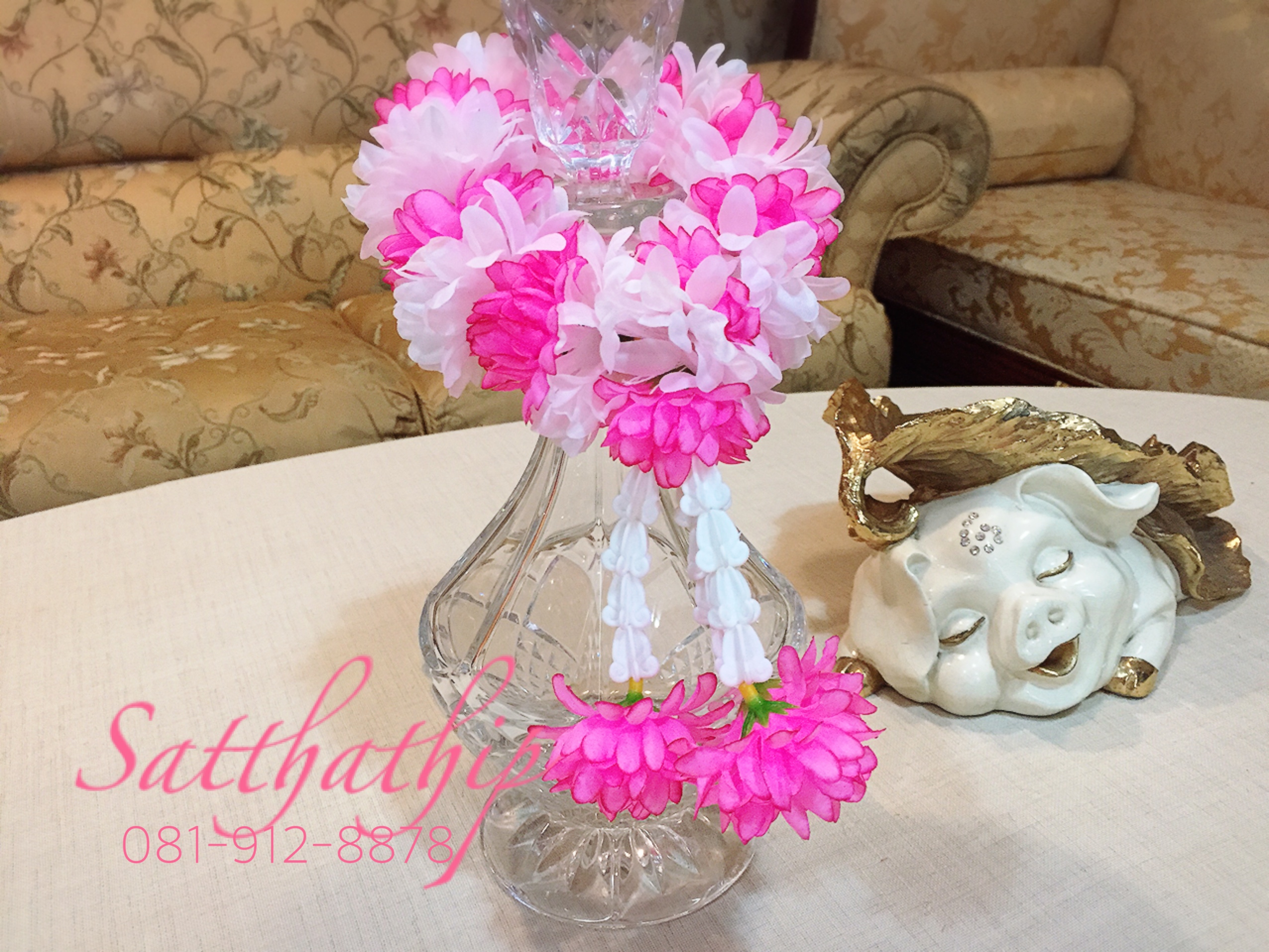 พวงมาลัยผ้า ดอกมัม สีขาว, ชมพู (สีประจำวันอังคาร) - พวงมาลัยผ้า ประจำวันอังคาร - Fabric garland