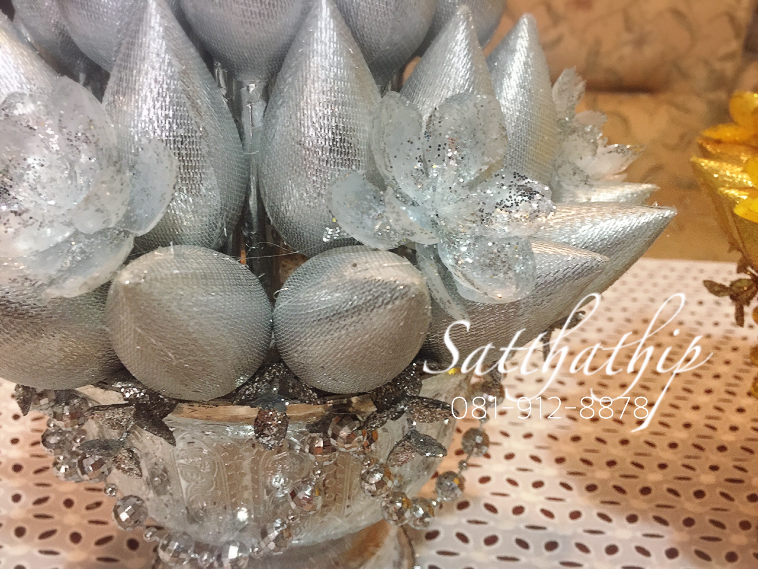 พานพุ่มดอกบัวเงินทอง