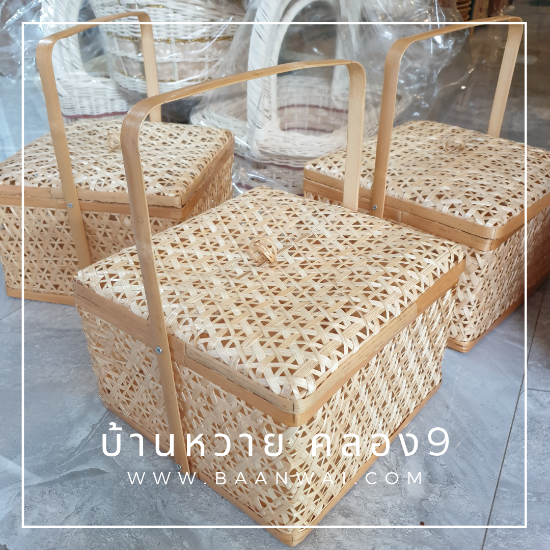 ปิ่นโตไม้ไผ่ ลายดาวล้อมเดือน ทรงเหลี่ยม ขนาด 10*10 นิ้ว