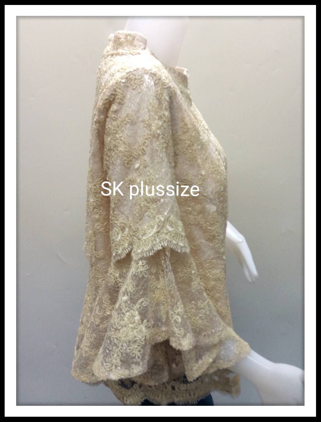 เสื้อลูกไม้ใยบวบ สีเหลืองอ่อน แขนบาน รอบอก 38-40 นิ้ว