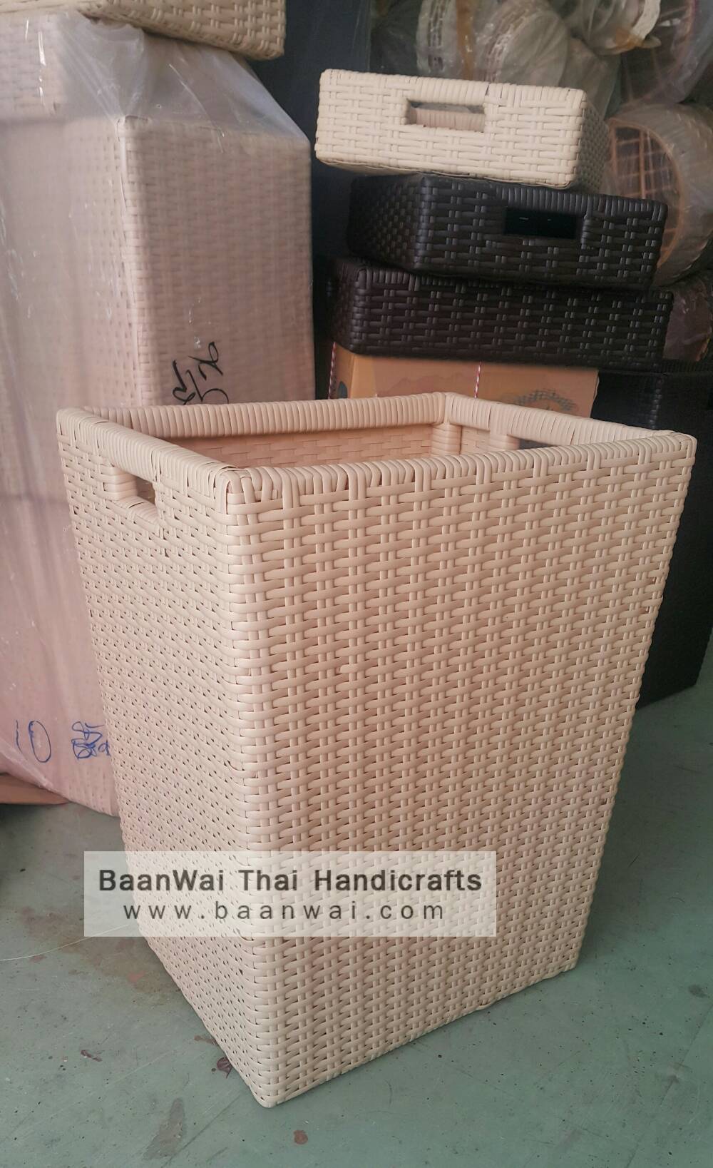 ตะกร้าใส่ผ้า ทรงเหลี่ยม วัสดุหวายเทียม