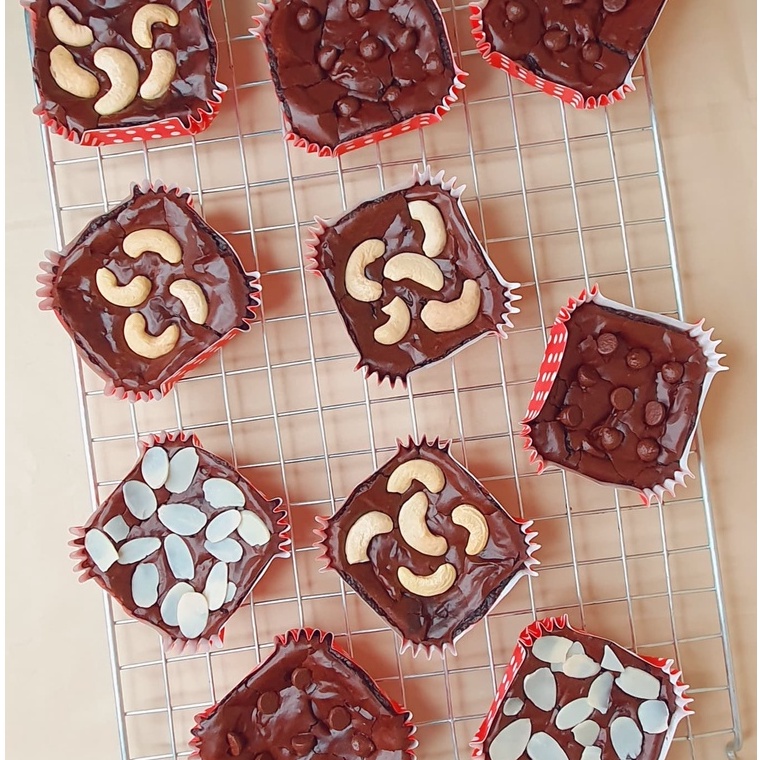 ถ้วยบราวนี่ใหญ่ เคลือบมัน คละสี 6x 6 ซม. 200 ใบ (09-6288)