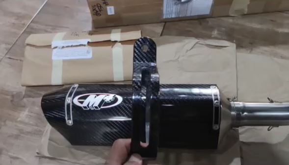 ท่อ M4 Slip-On ( CARBON ) สำหรับ GSX-S750 2015+ (For Exhibition only)
