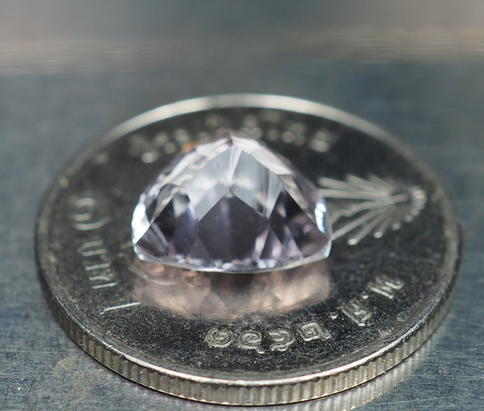 พลอยอะเมทิสต์สีชมพูอมม่วงหวาน 2.15 กะรัต AAA